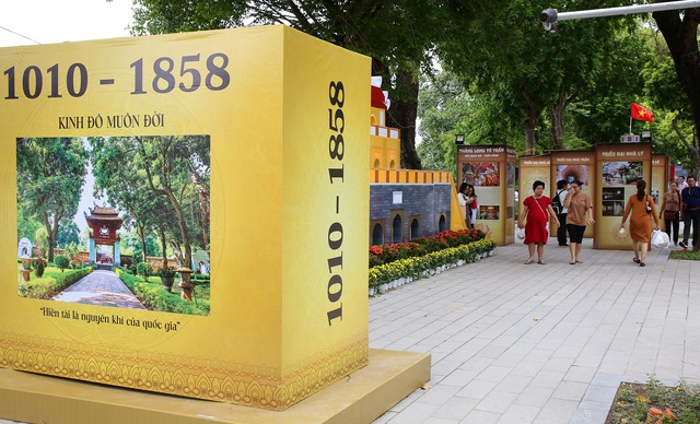 Hà Nội rực rỡ cờ hoa kỷ niệm 1010 năm Thăng Long - Hà Nội - Ảnh 4.