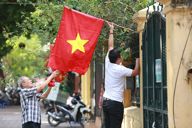 Hà Nội rực rỡ cờ hoa kỷ niệm 1010 năm Thăng Long - Hà Nội - Ảnh 13.
