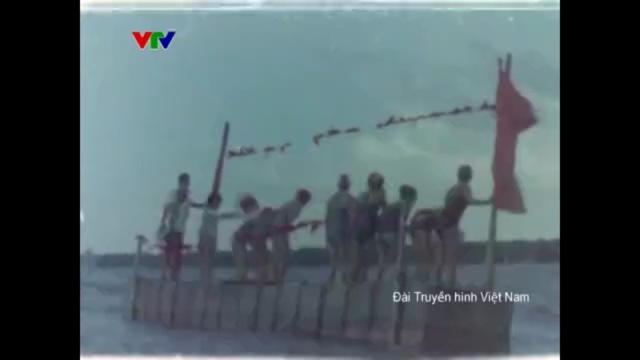 Hình ảnh rất khác của Hà Nội ngày xưa: Từ thi bơi đến những ngày bom đạn trút xuống - Ảnh 1.