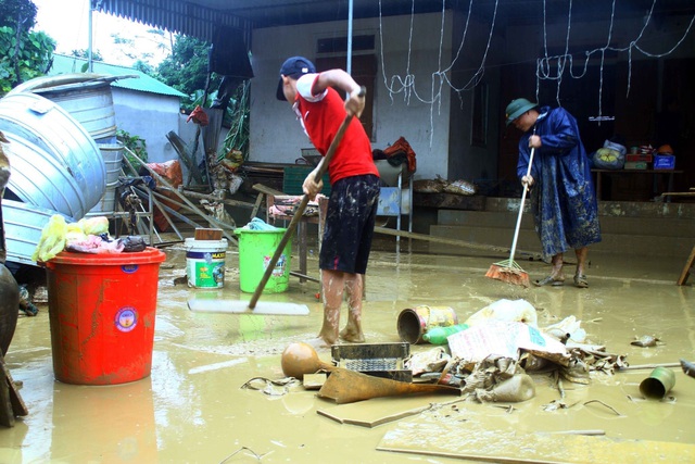 Tập trung khắc phục hậu quả mưa lũ tại huyện Thanh Chương (Nghệ An) - Ảnh 3.