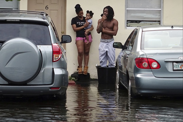 Bão Eta đổ bộ vào Florida, gây ngập lụt nghiêm trọng - Ảnh 4.