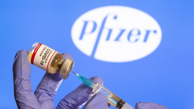 Nữ hoàng Anh sẽ được tiêm vaccine COVID-19 của Pfizer/BioNTech - Ảnh 1.