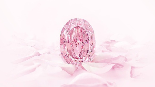 Viên kim cương hồng quý hiếm được bán với giá 26,6 triệu USD - Ảnh 1.