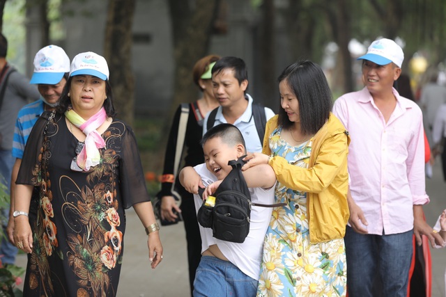 Hà Nội: Đa số người dân vẫn chủ quan, không đeo khẩu trang - Ảnh 3.