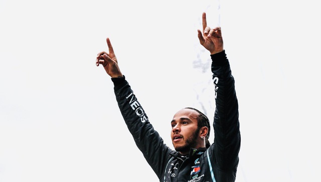 Hamilton lần thứ 7 vô địch F1, cân bằng với huyền thoại Michael Schumacher - Ảnh 1.