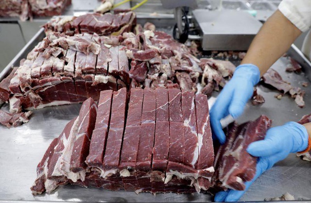 Vũ Hán (Trung Quốc) phát hiện SARS-CoV-2 trên thịt bò nhập khẩu Brazil - Ảnh 1.