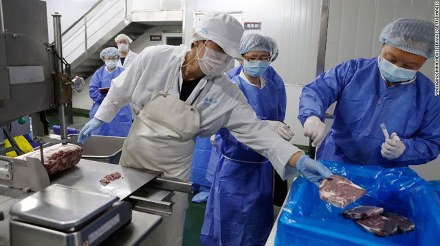 Trung Quốc dừng nhập khẩu thực phẩm đông lạnh từ 20 nước có dịch COVID-19 - Ảnh 1.