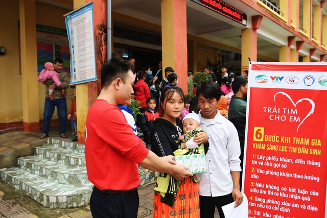 Hơn 2.700 trẻ em Yên Bái được khám sàng lọc bệnh tim miễn phí  - Ảnh 9.