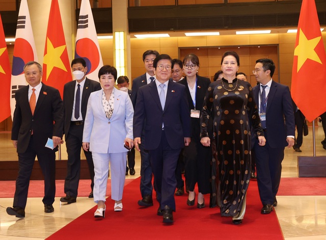 Chủ tịch Quốc hội Hàn Quốc thăm chính thức Việt Nam - Ảnh 2.