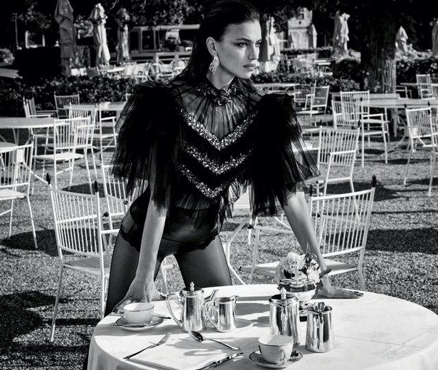 Irina Shayk lấp lánh trên Vogue - Ảnh 10.