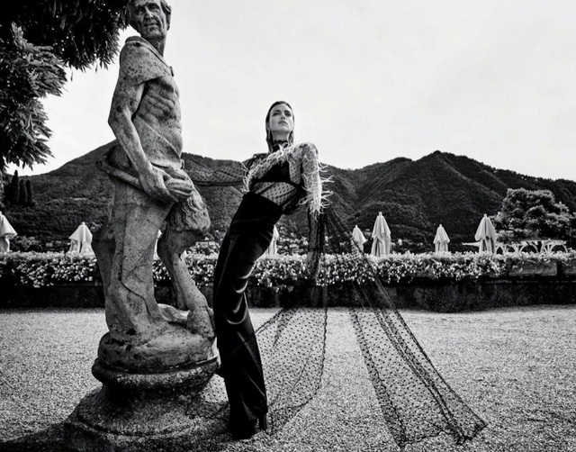 Irina Shayk lấp lánh trên Vogue - Ảnh 1.