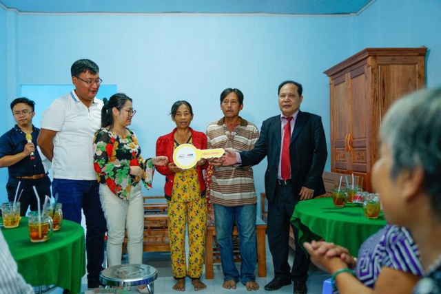Hiệp hội Tấm lợp Việt Nam bàn giao 2 ngôi nhà tình nghĩa cho các gia đình khó khăn tại Cần Thơ - Ảnh 5.