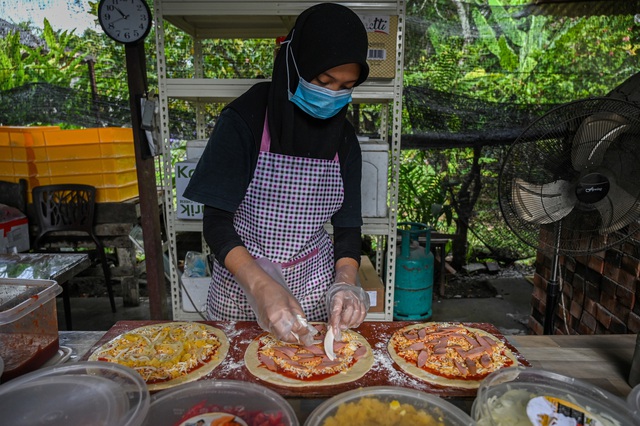 Malaysia: Vượt khó thời dịch COVID-19 nhờ ý tưởng nhà hàng pizza tại gia - Ảnh 1.