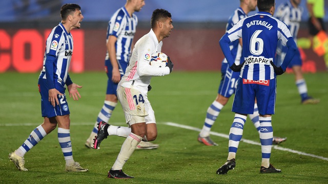 Real Madrid 1-2 Deportivo Alaves: Nối dài mạch trận thất vọng! - Ảnh 3.