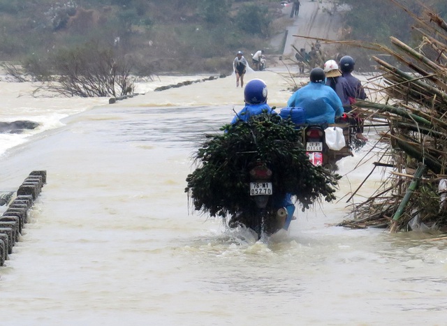 Trước bão số 10: Phú Yên trực 24/24 giờ chống bão, Quảng Nam, Quảng Ngãi di dời dân ra khỏi vùng sạt lở - Ảnh 6.