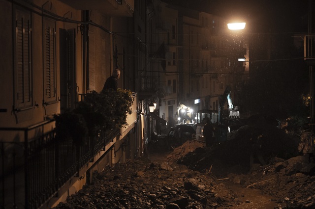 Lũ lụt và lở đất tại miền Nam Italy, ít nhất 3 người thiệt mạng - Ảnh 2.
