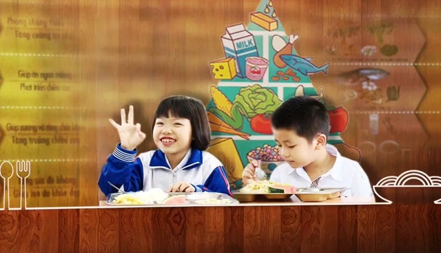 Cải thiện thể trạng trẻ em từ bữa ăn học đường - Ảnh 1.