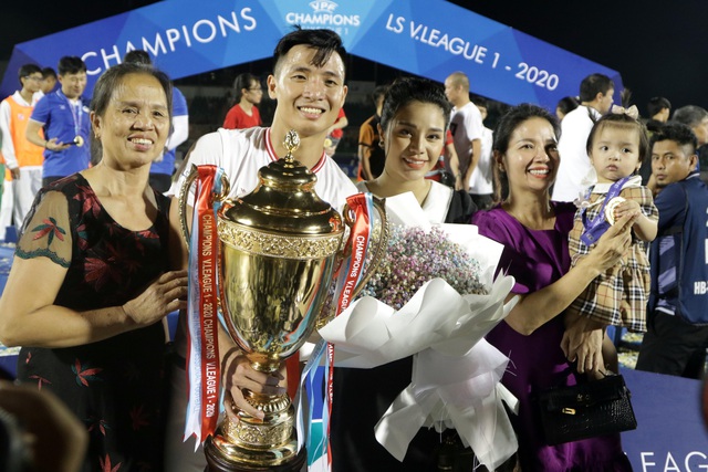 ẢNH: CLB Viettel lần đầu vô địch V.League sau 2 năm thăng hạng - Ảnh 6.