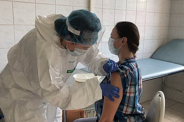 Nga thử nghiệm vaccine thứ hai với thanh thiếu niên - Ảnh 1.