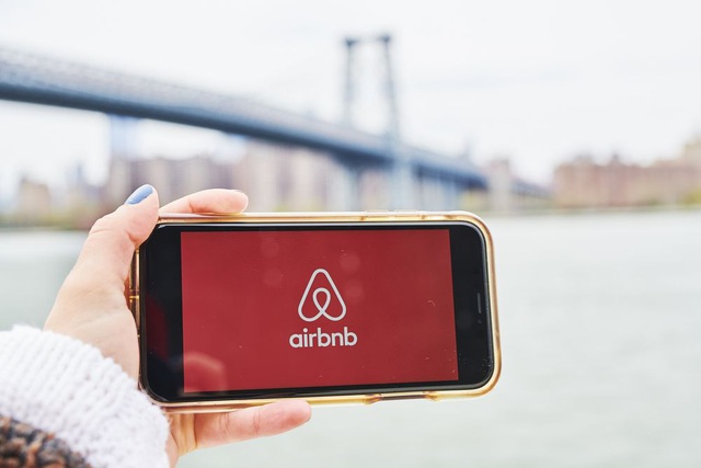 Airbnb trở thành cổ phiếu du lịch vững chắc bất chấp COVID-19 - Ảnh 2.