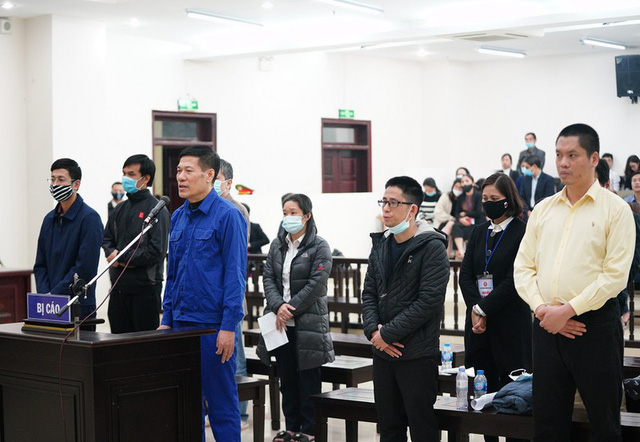 Nâng khống giá máy xét nghiệm, cựu Giám đốc CDC Hà Nội nhận án 10 năm tù - Ảnh 1.