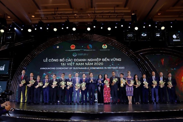 Vinamilk vững vàng vị trí dẫn đầu top 100 doanh nghiệp bền vững Việt Nam năm 2020 - Ảnh 1.