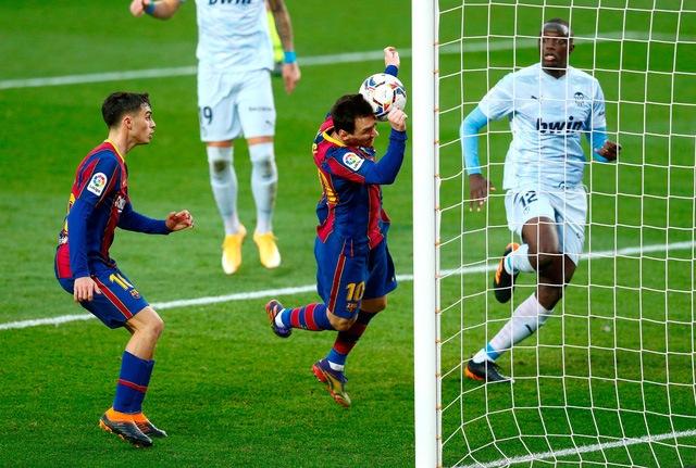 Barcelona 2-2 Valencia: Messi cân bằng kỷ lục của Pele nhưng Barca vẫn chia điểm - Ảnh 3.