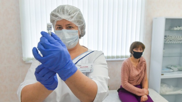 Tổng thống Nga tiết lộ gặp phản ứng nhẹ sau khi tiêm vaccine COVID-19 - Ảnh 1.