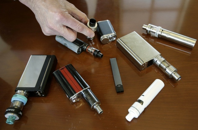 Bị cấm tại 41 quốc gia, doanh số thuốc lá điện tử giảm đáng kể - Ảnh 1.