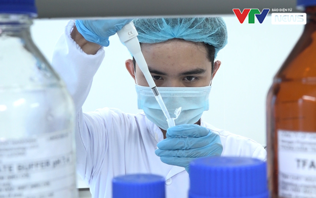 Ai sẽ là người đầu tiên tiêm thử vaccine COVID-19 ở Việt Nam vào ngày 17/12? - Ảnh 1.
