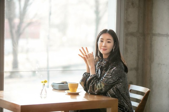 Bà bầu Choi Ji Won xuất hiện xinh đẹp trên phim trường Hạ cánh nơi anh - Ảnh 2.