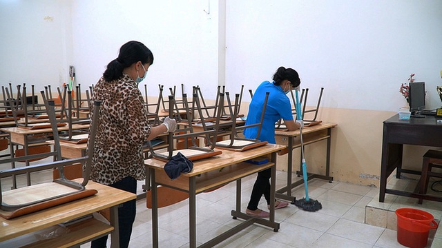 Hà Nội lên phương án cho học sinh trở lại trường vào đầu tháng 11 - Ảnh 2.