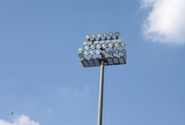 CLB HAGL tiến hành nâng cấp sân Pleiku trước thềm V.League 2020 - Ảnh 1.