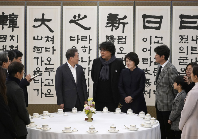 Tổng thống Hàn Quốc chúc mừng đoàn phim “Ký sinh trùng” - Ảnh 2.