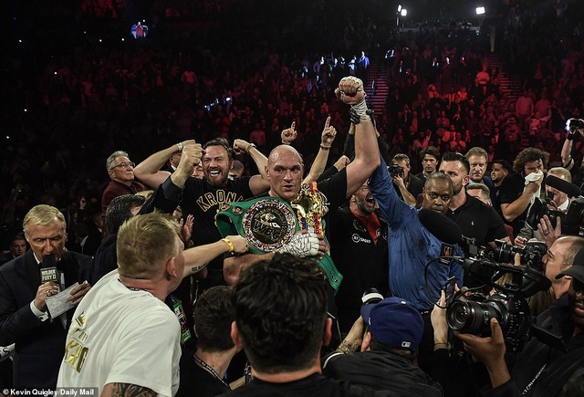 Hạ knock-out Deontay Wilder, Tyson Fury giành đai WBC hạng nặng thế giới - Ảnh 2.