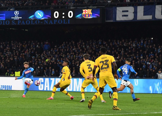Napoli 1-1 Barcelona: Trận hòa chật vật của Barcelona (Lượt đi vòng 1/8 Champions League 2019-2020) - Ảnh 2.
