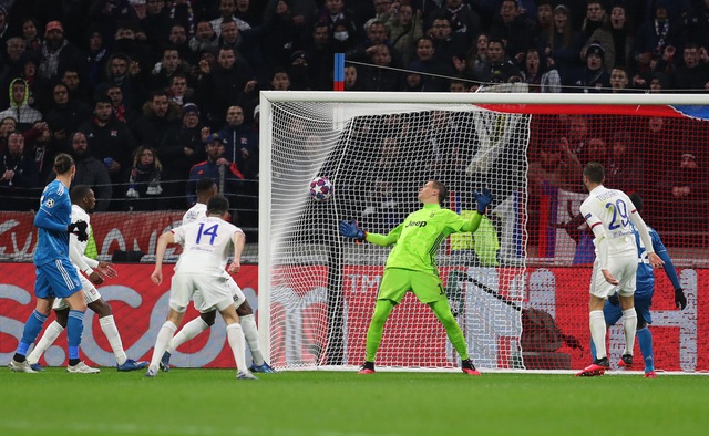 ẢNH: Lyon bất ngờ đánh bại Ronaldo và các vị khách Juventus - Ảnh 8.