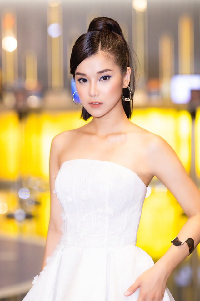 Hoàng Yến Chibi khoe vai trần gợi cảm trong ngày ra mắt phim mới - Ảnh 3.