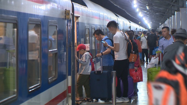 Giảm sâu giá vé tàu hỏa cho khách du lịch Đà Nẵng - Ảnh 1.