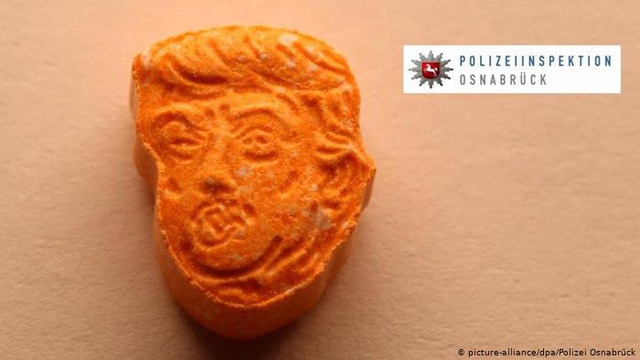Chile thu giữ lô thuốc lắc in hình Tổng thống Mỹ Donald Trump - Ảnh 1.