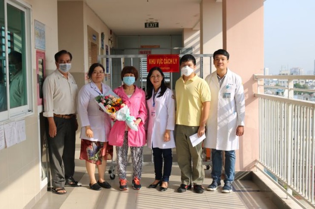 Người thân hai bệnh nhân đầu tiên nhiễm nCoV ở Việt Nam có kết quả âm tính - Ảnh 1.