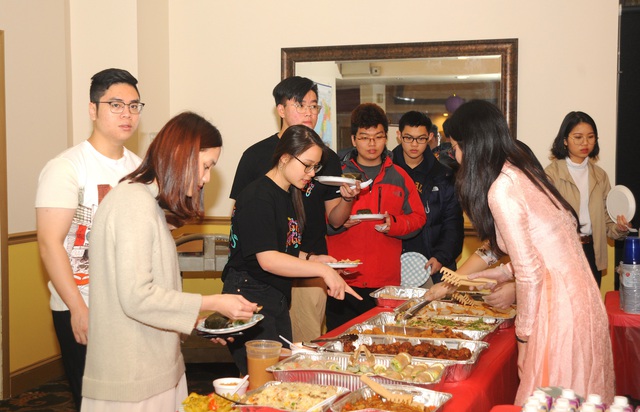 Du học sinh Việt tại Boston (Mỹ) phấn khởi đón năm mới với sự kiện Về nhà ăn Tết - Ảnh 2.