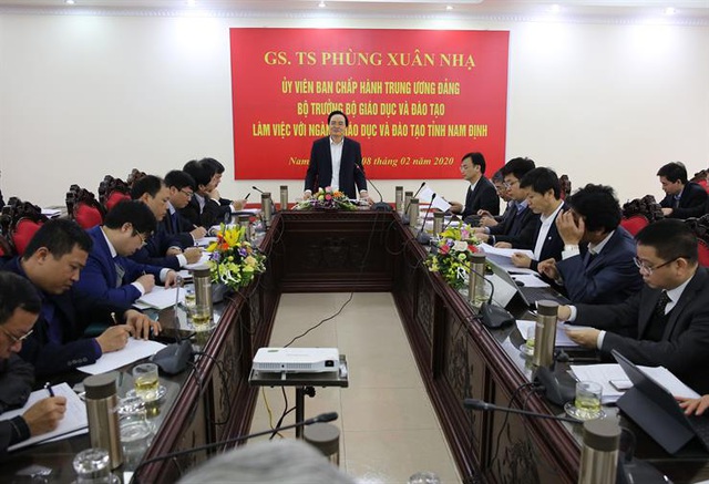 Bộ trưởng Bộ GD&ĐT kiểm tra công tác phòng chống, ứng phó dịch bệnh nCoV tại Nam Định - Ảnh 1.