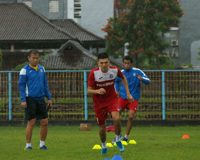 Than Quảng Ninh đội mưa tập luyện ở Bali chuẩn bị cho trận ra quân tại AFC Cup 2020 - Ảnh 6.