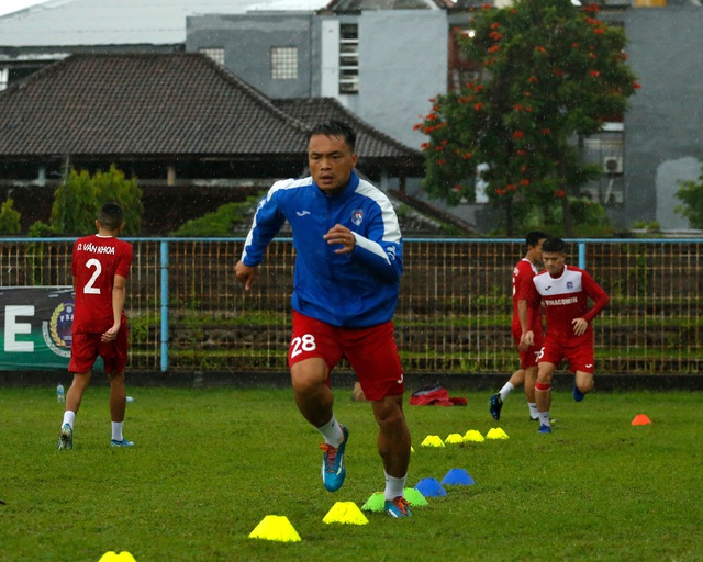 Than Quảng Ninh đội mưa tập luyện ở Bali chuẩn bị cho trận ra quân tại AFC Cup 2020 - Ảnh 5.