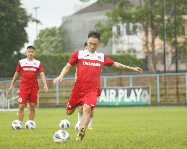 Than Quảng Ninh đội mưa tập luyện ở Bali chuẩn bị cho trận ra quân tại AFC Cup 2020 - Ảnh 3.
