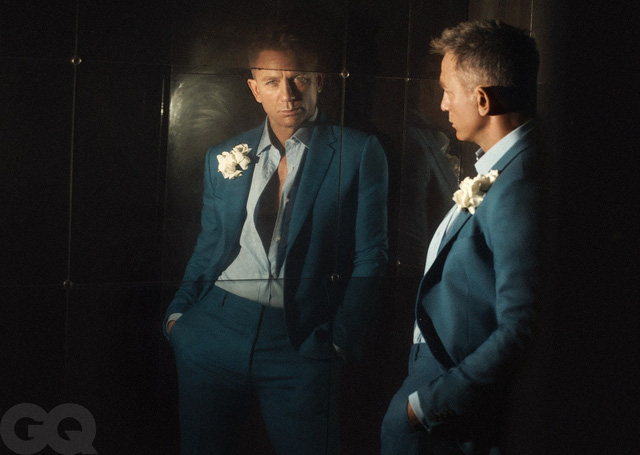 Từ chối mặc trang phục lịch lãm của 007, Daniel Craig cởi trần chụp ảnh và siêu đẹp - Ảnh 11.