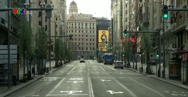 Tây Ban Nha: Đường phố vắng lặng trong ngày đầu phong tỏa  - Ảnh 1.