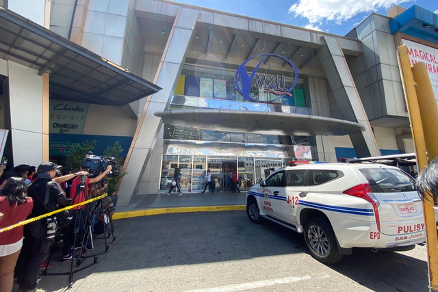 Hàng chục con tin bị bắt giữ trong trung tâm thương mại Philippines - Ảnh 1.