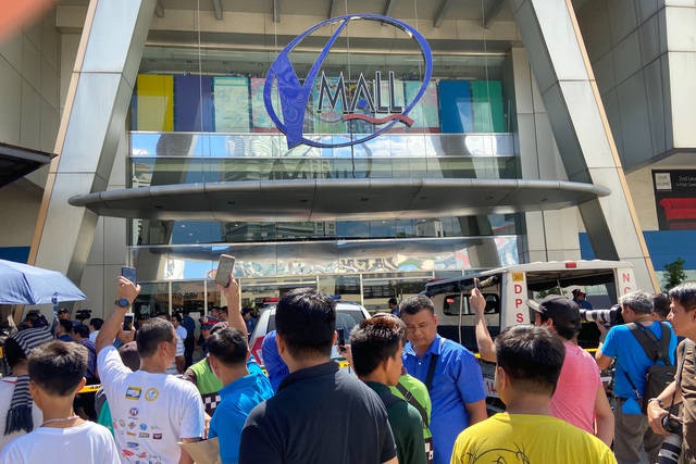 Hàng chục con tin bị bắt giữ trong trung tâm thương mại Philippines - Ảnh 3.